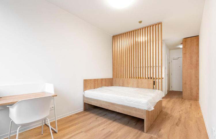 Modern Studio Near Airport And City Centre! Lägenhet Prag Exteriör bild