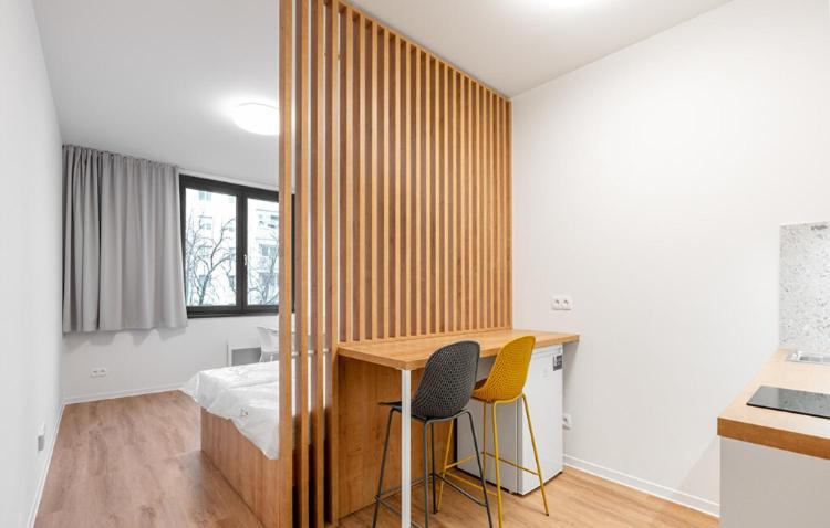 Modern Studio Near Airport And City Centre! Lägenhet Prag Exteriör bild